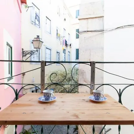 Daire Alfama Ii, Eco-penthouse With French Balcony *