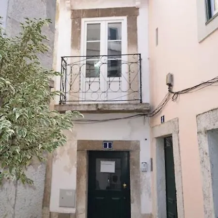 Alfama Ii, Eco-penthouse With French Balcony Daire *