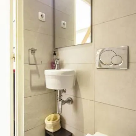 Alfama Ii, Eco-penthouse With French Balcony דירה ליסבון