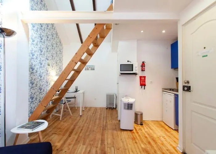 Alfama Ii, Eco-penthouse With French Balcony *